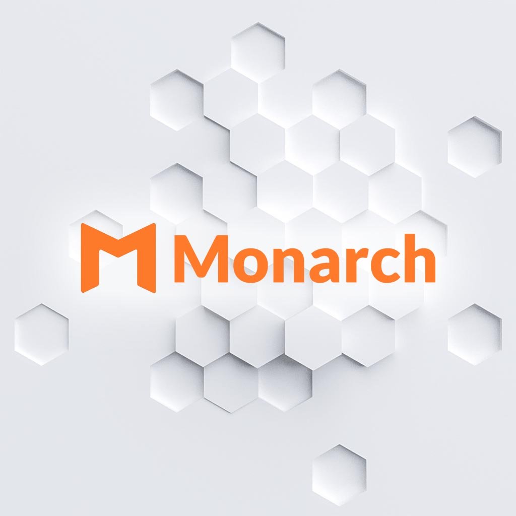 Logo naranja Monarch sobre fondo hexagonal blanco