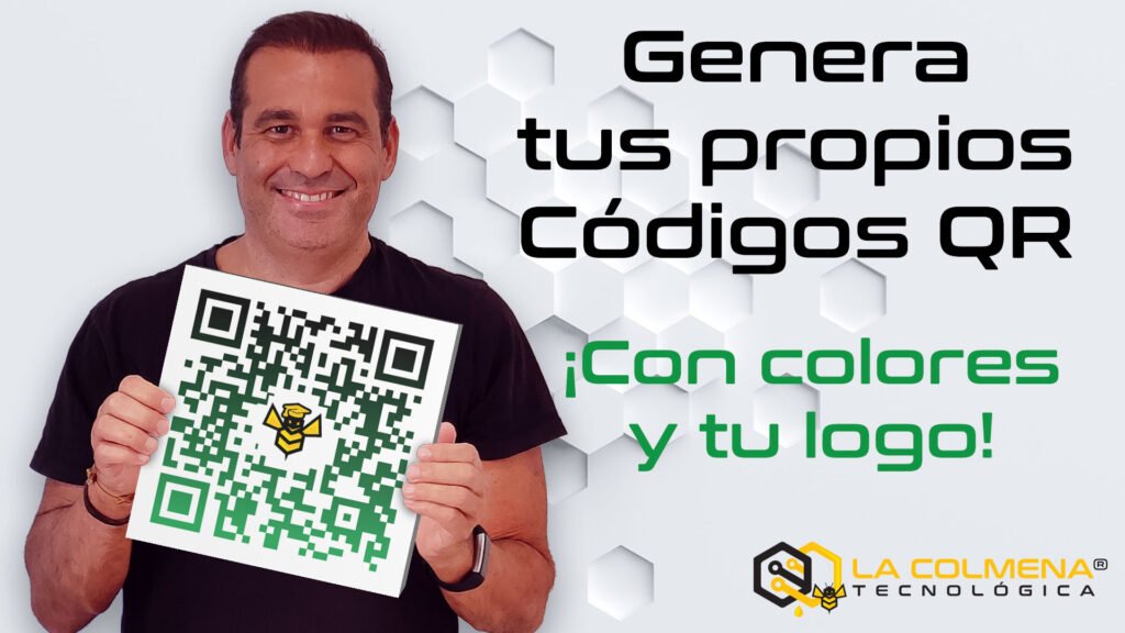 Hombre mostrando código QR personalizado con logo